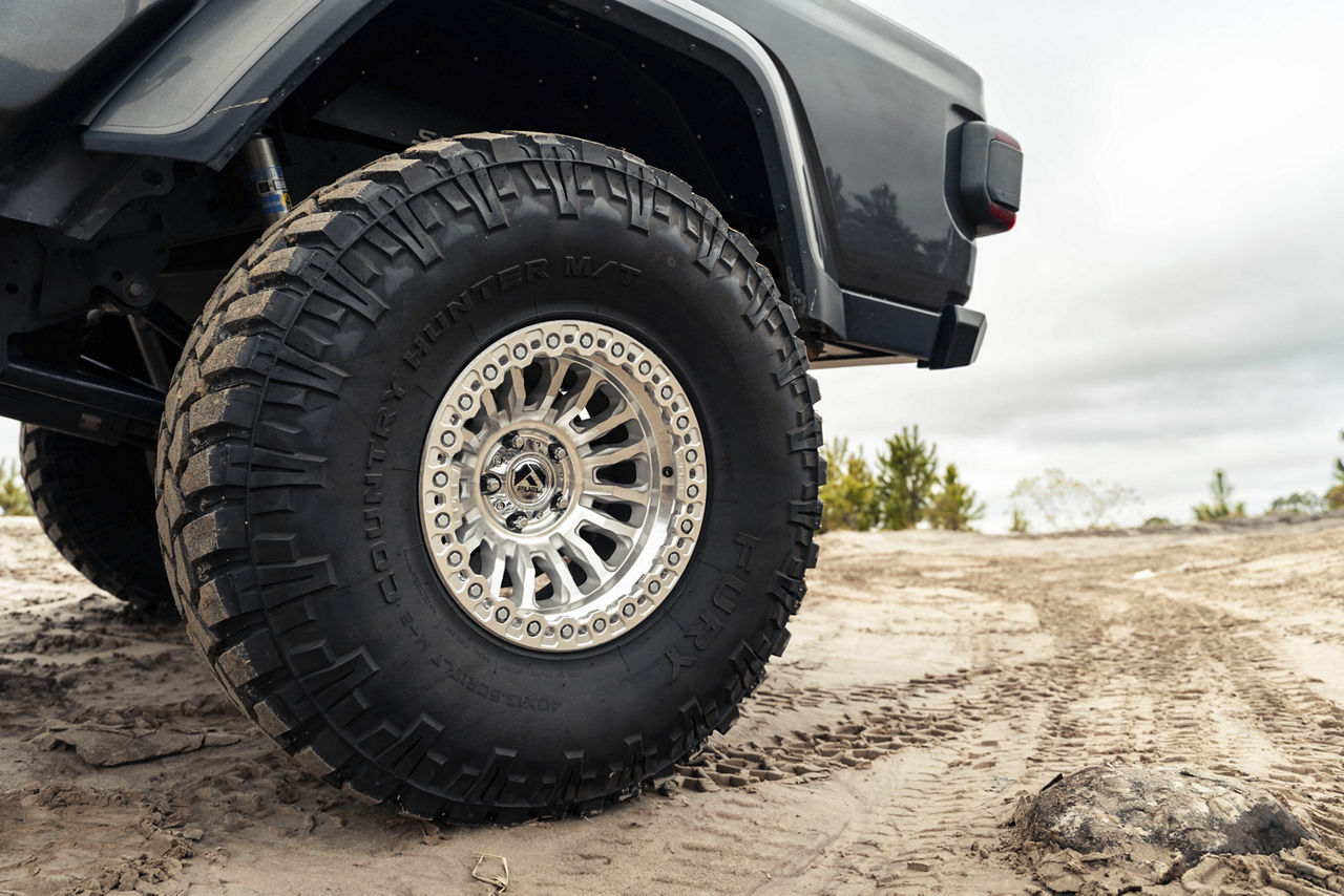 2024 Jeep Gladiator - Fuel RINCON BEADLOCK - Machined | Wheel Pros